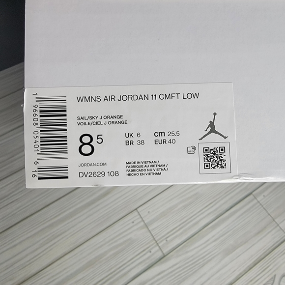 Women's Air Jordan 11 CMFT Low Sail/Sky J Orange Size 8.5 - DV2629 108 - Picture 11 of 11